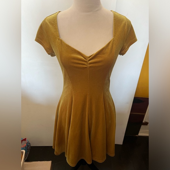 Urban Outfitters Velvet Minidress. Sweetheart neckline. Size S. Mustard yellow. - Picture 1 of 6